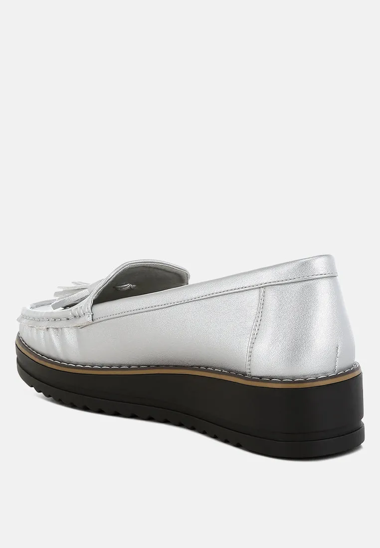 Metallic Tassel Detail Loafers


 By RUW