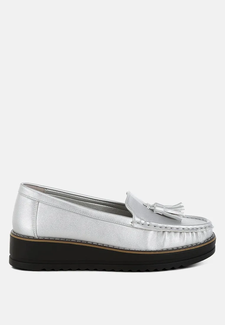 Metallic Tassel Detail Loafers


 By RUW