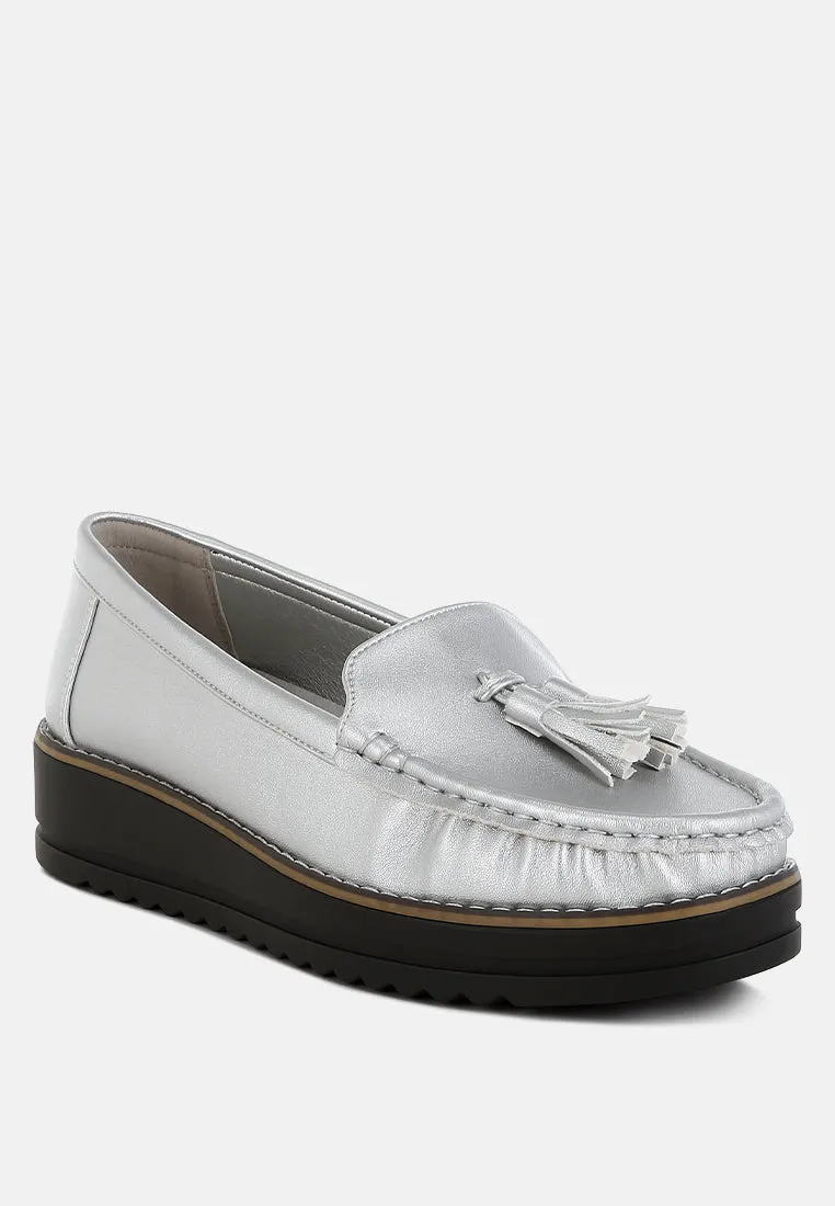 Metallic Tassel Detail Loafers


 By RUW