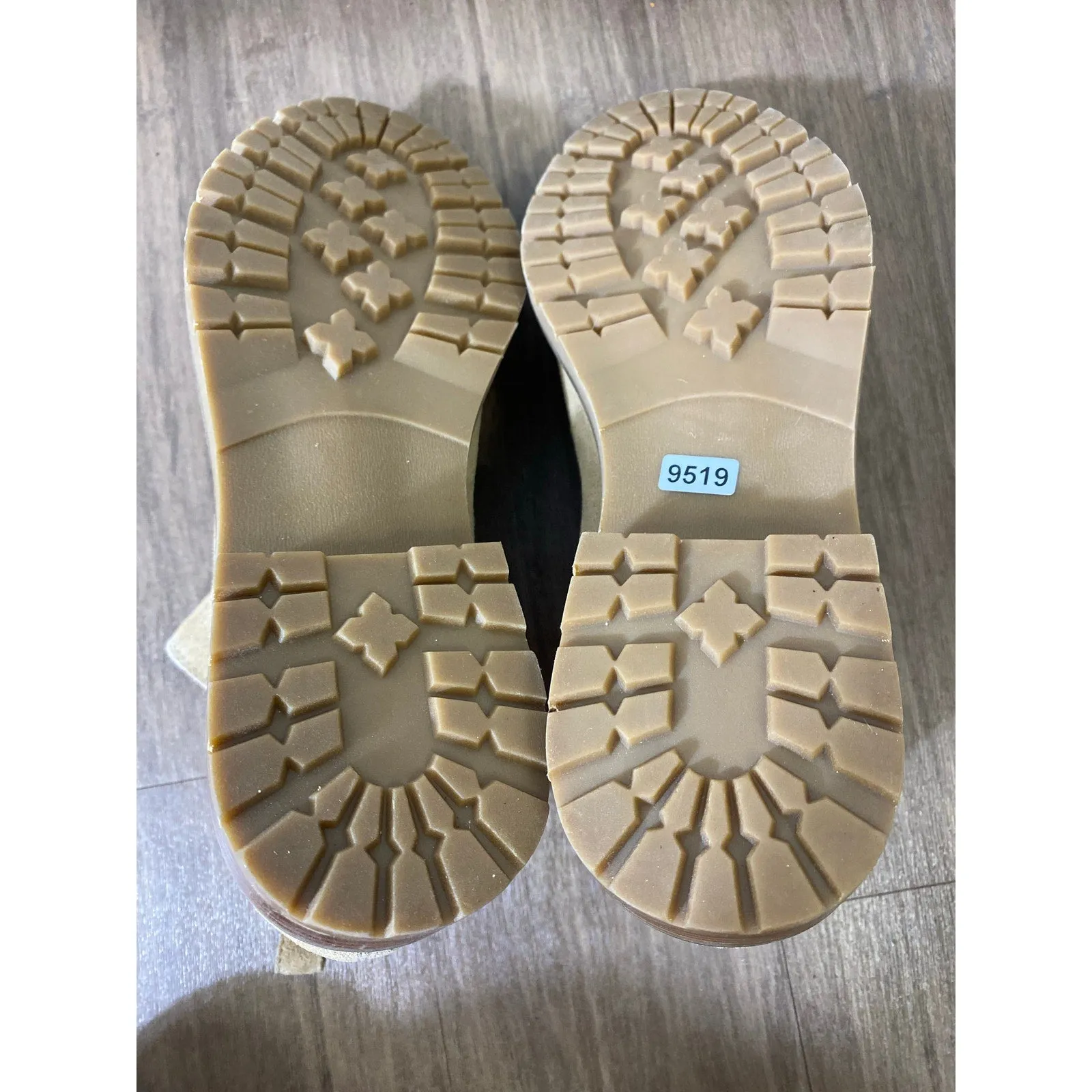New without Box Steve Madden Suede Pull On Tan Flat Booties. Sz 9.5