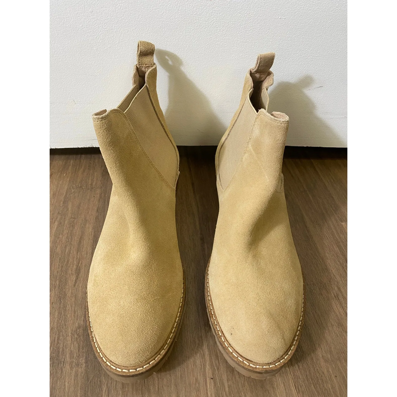 New without Box Steve Madden Suede Pull On Tan Flat Booties. Sz 9.5