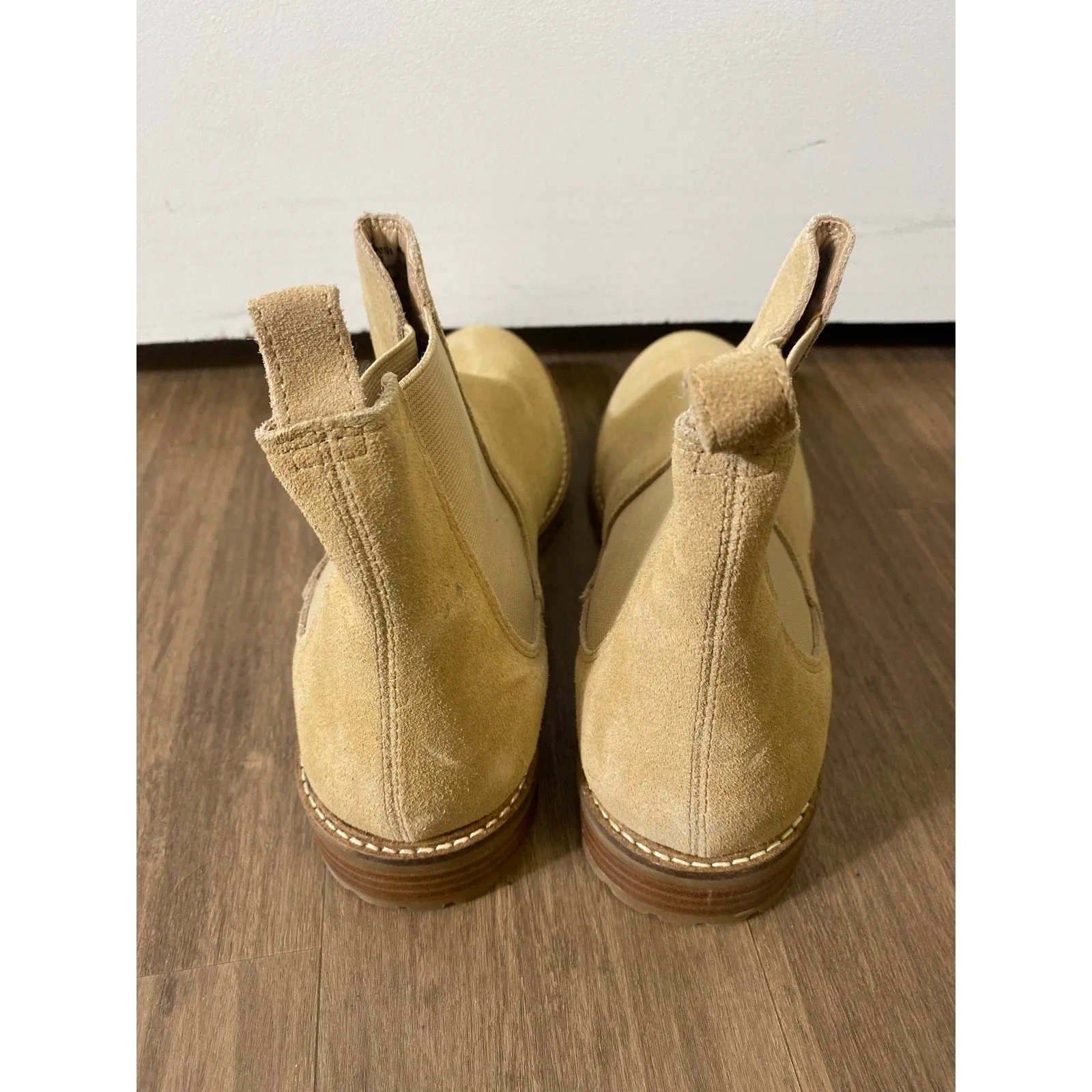 New without Box Steve Madden Suede Pull On Tan Flat Booties. Sz 9.5