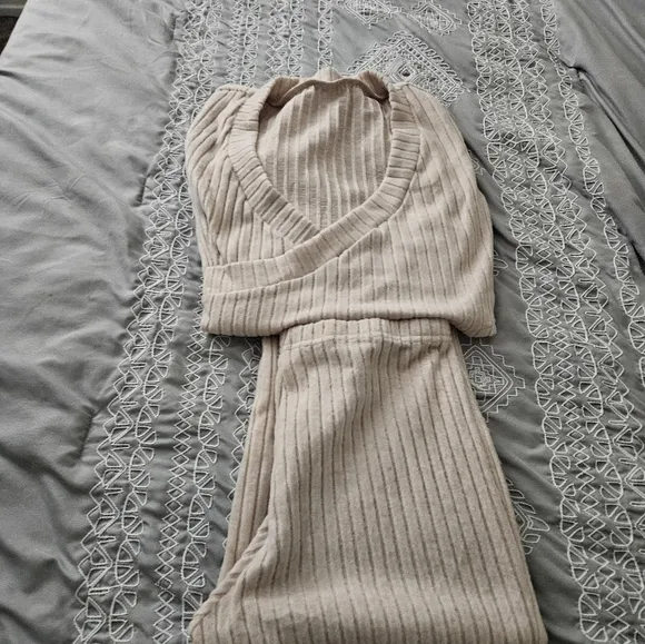 NWOT Large Two Piece Ribbed  Lounge Wear Set For Casual Home Wear