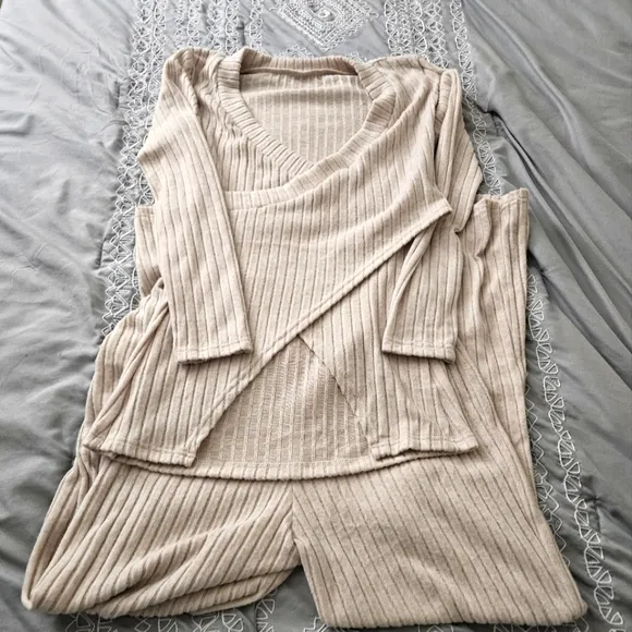 NWOT Large Two Piece Ribbed  Lounge Wear Set For Casual Home Wear