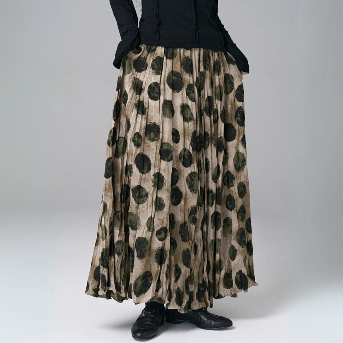 Vintage-Inspired Pleated Maxi Skirt – Earthy Tones, Abstract Polka Dots, High-Waist