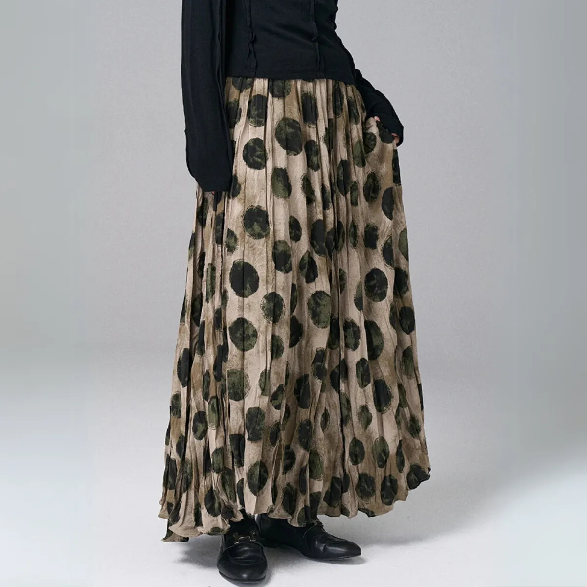 Vintage-Inspired Pleated Maxi Skirt – Earthy Tones, Abstract Polka Dots, High-Waist